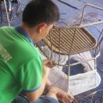 Cách bước đan ghế nhựa giả mây tại xưởng Minh Thy